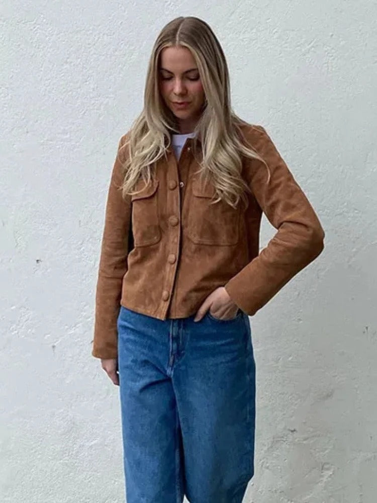 La giacca di pelle scamosciata di lusso